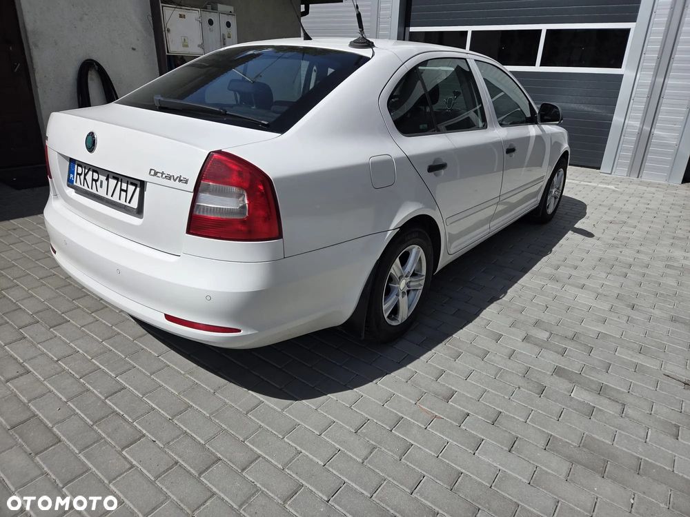 Skoda Octavia 1.6 TDI Ambiente - 2