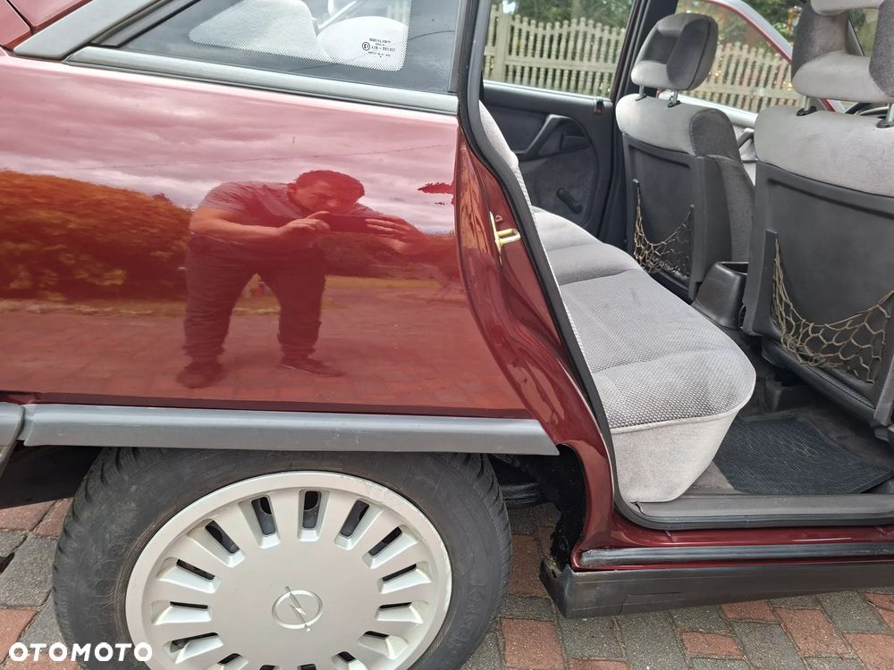 Opel Omega 2.4i GL - 26