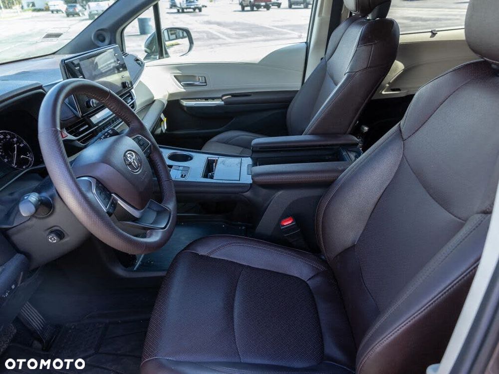 Toyota Sienna - 14
