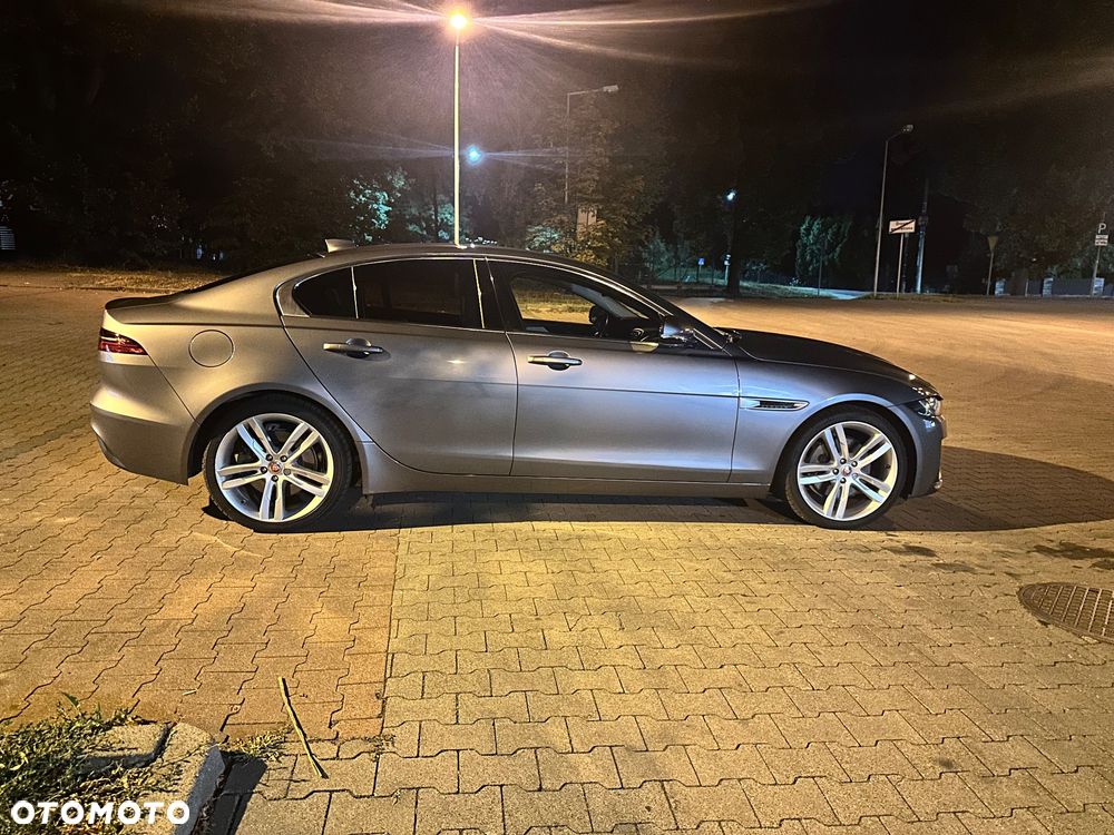 Jaguar XE 2.0 D180 R-Dynamic S - 16