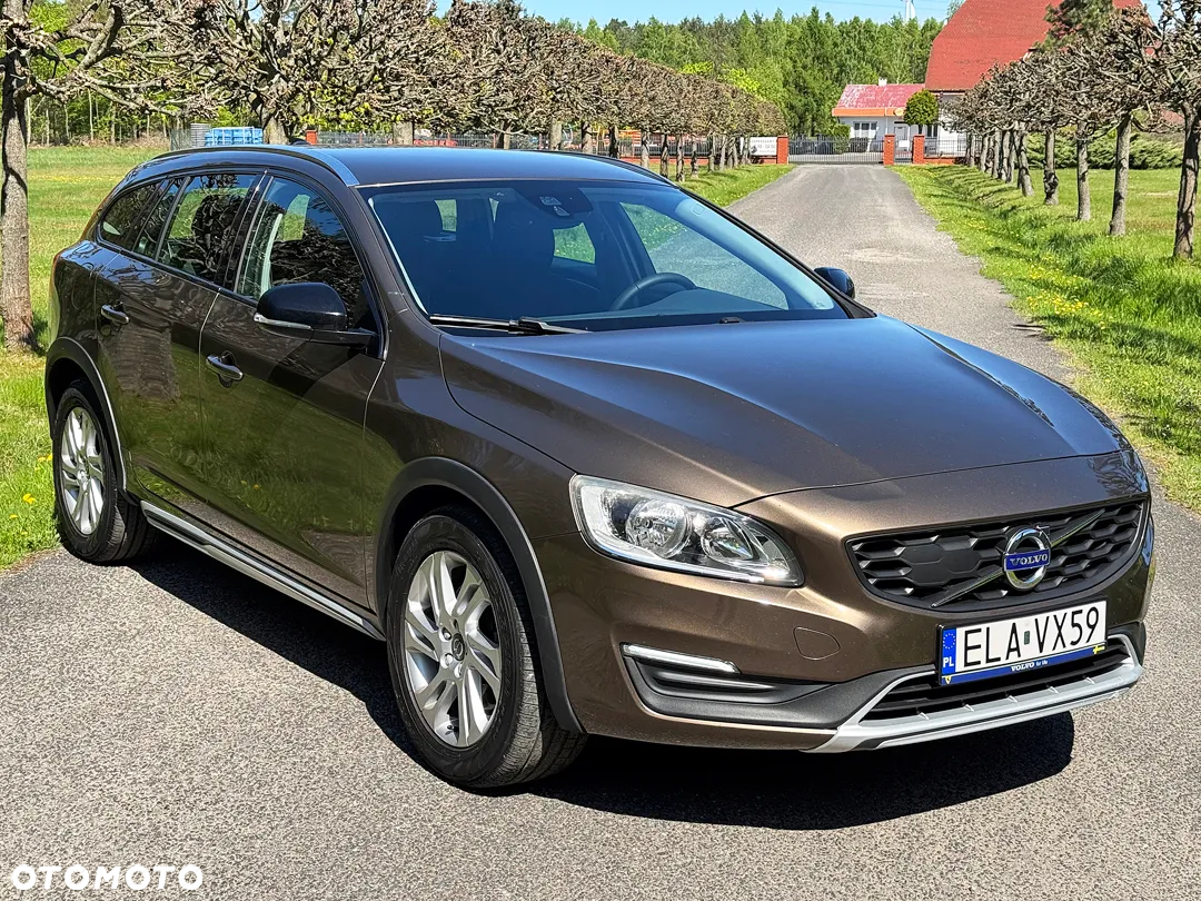 Volvo V60 Cross Country D4 AWD Geartronic Summum - 2