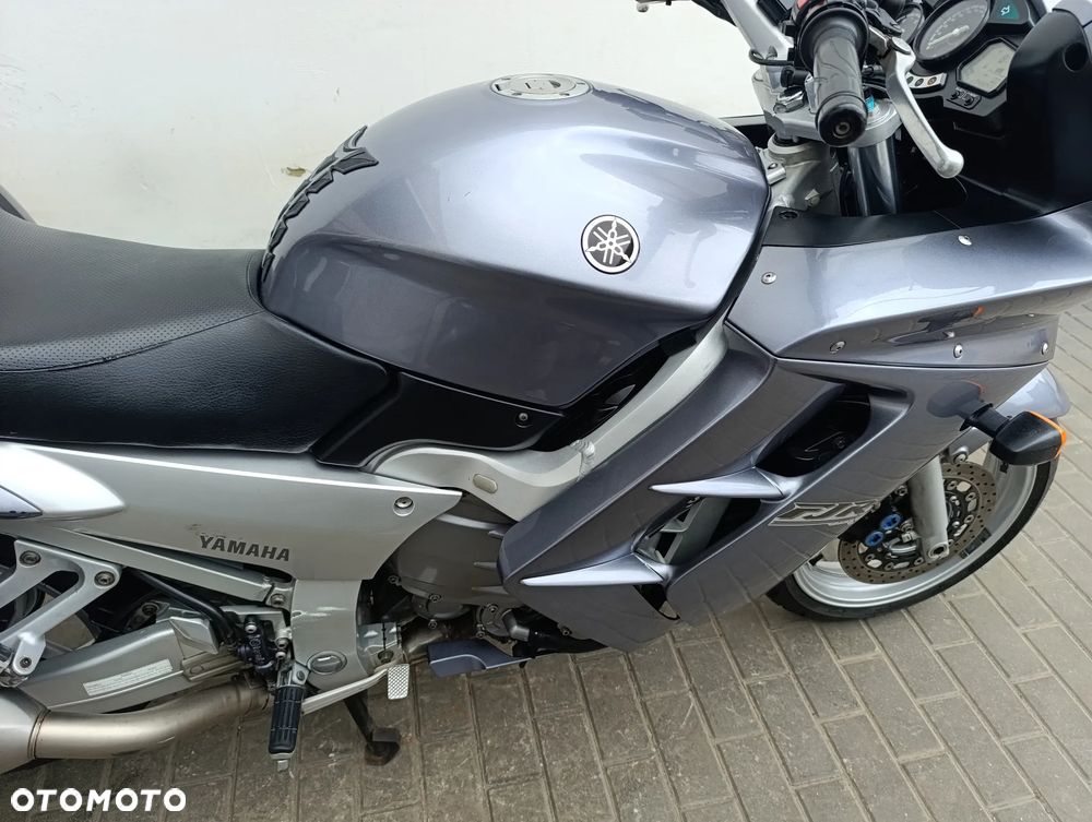 Yamaha FJR - 27