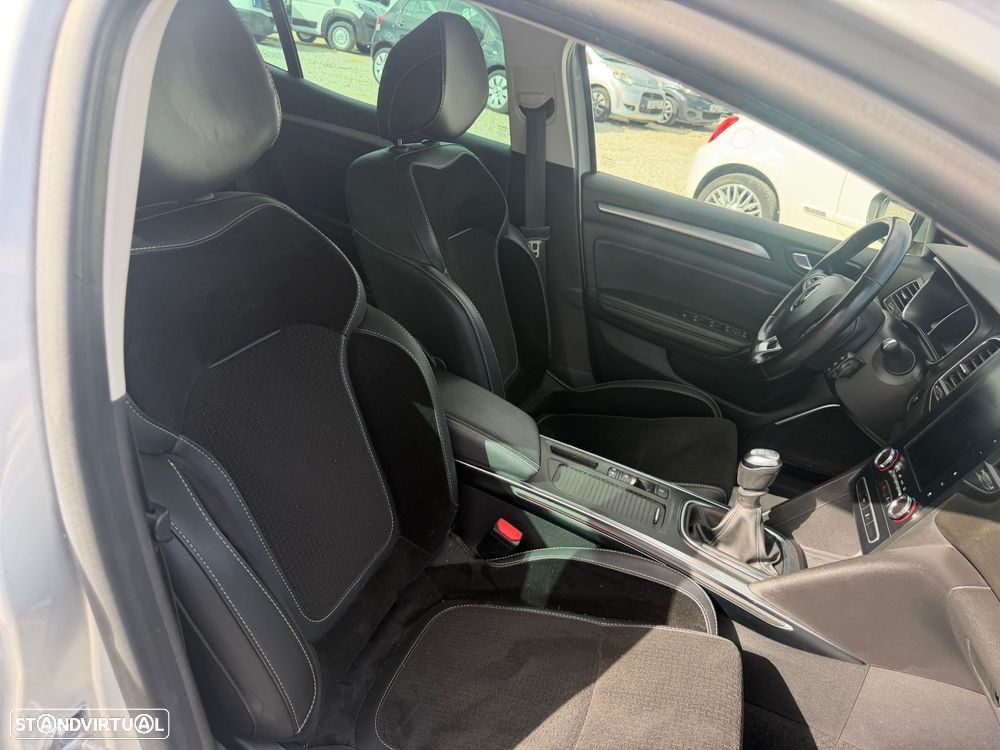 Renault Mégane 1.5 Blue dCi Intens - 11