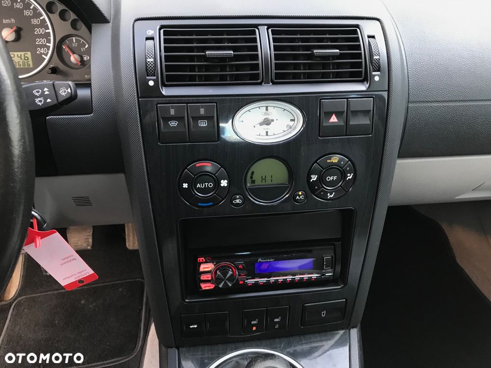 Ford Mondeo 1.8 Ghia - 19