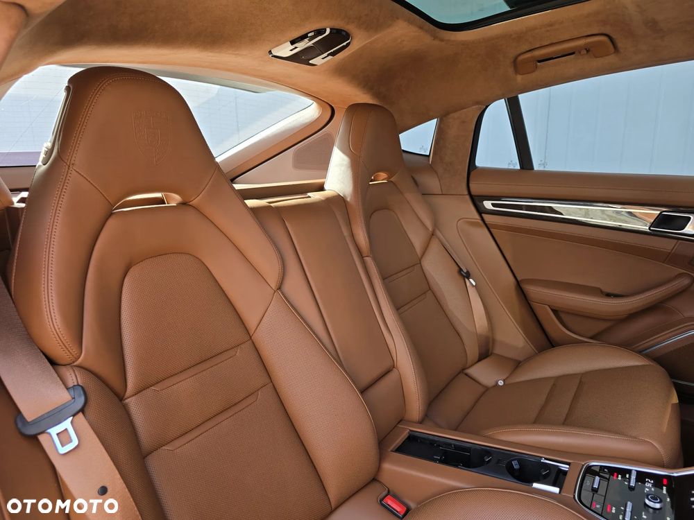 Porsche Panamera 4 Platinum Edition - 24