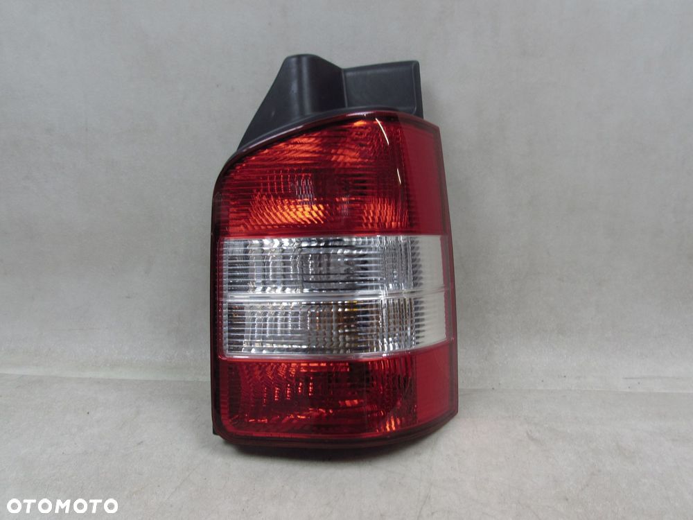 VW TRANSPORTER MULTIVAN T5 LIFT 09-15 LAMPA TYL PRAWA DRZWI SKRZYDELKA 7H0945096L - 1