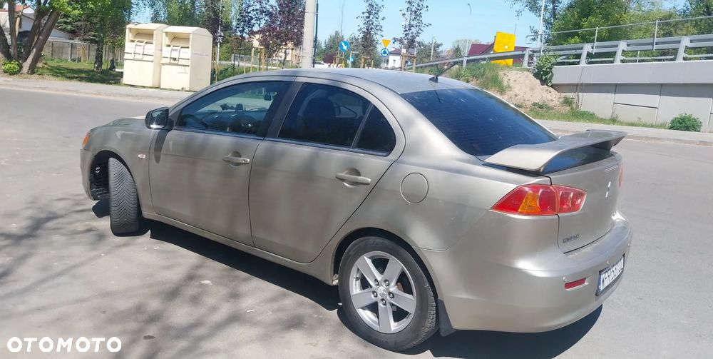 Mitsubishi Lancer 1.8 Invite - 4