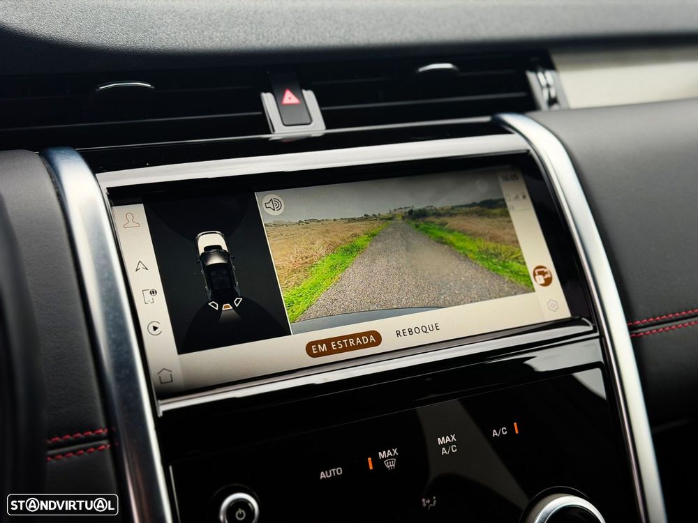 Land Rover Discovery Sport P300e R-Dynamic SE - 30