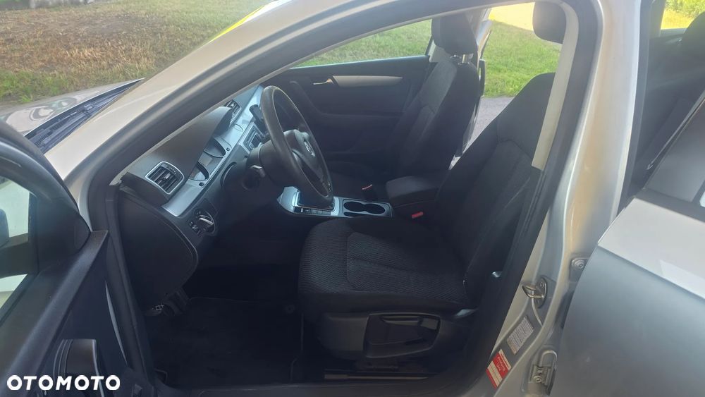 Volkswagen Passat 2.0 TDI DPF BlueMotion Technology Trendline - 34