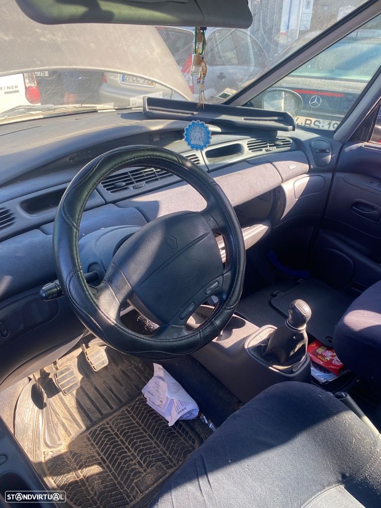Renault Espace 2.2 dCi Authentique - 2