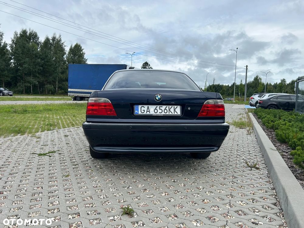BMW Seria 7 735i - 4