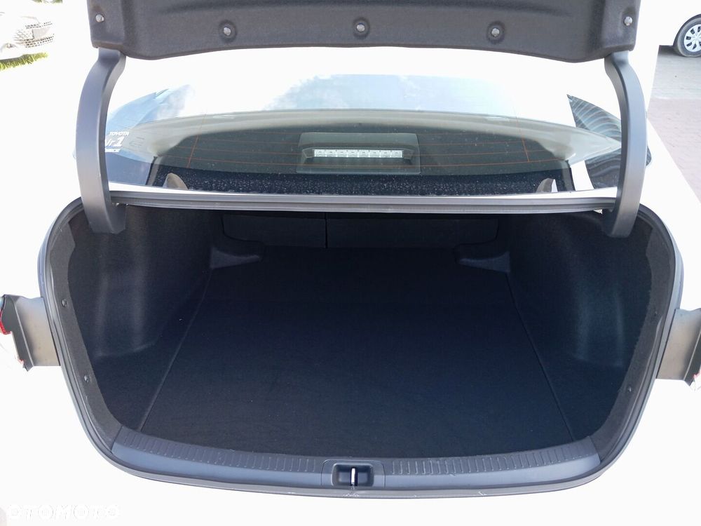 Toyota Corolla 1.8 Hybrid Comfort - 23