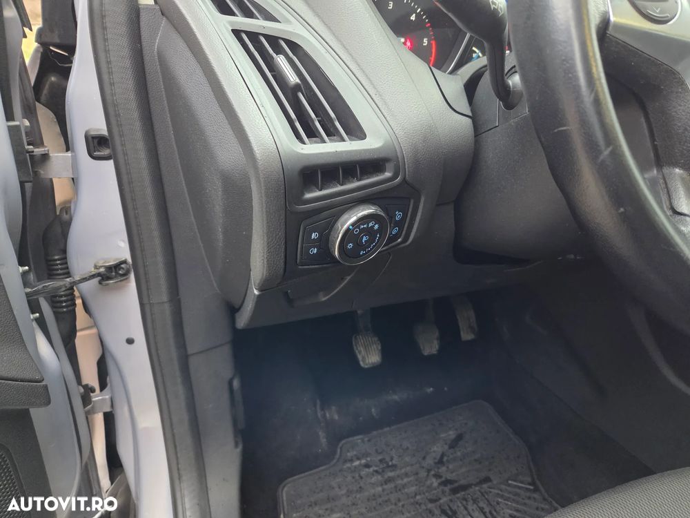 Ford Focus 1.6 TDCi DPF SYNC Edition - 12