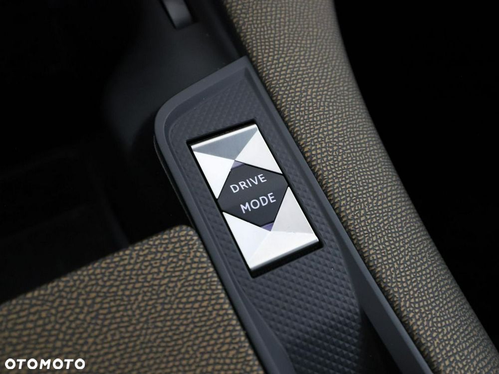 DS Automobiles DS 7 Crossback 1.6 E-Tense So Chic - 30