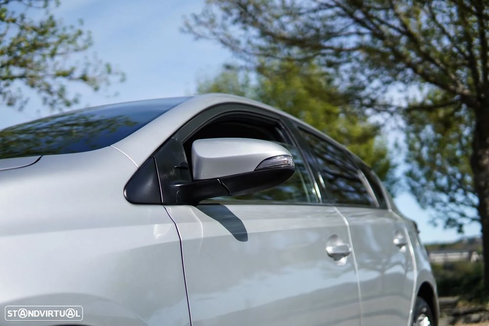 Toyota Auris 1.4 D-4D Exclusive+P.Sport - 8