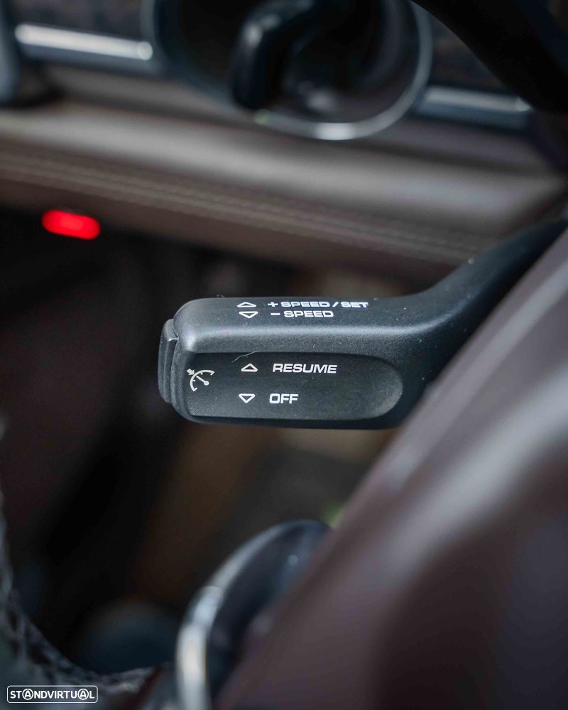 Porsche Panamera 4S PDK - 35