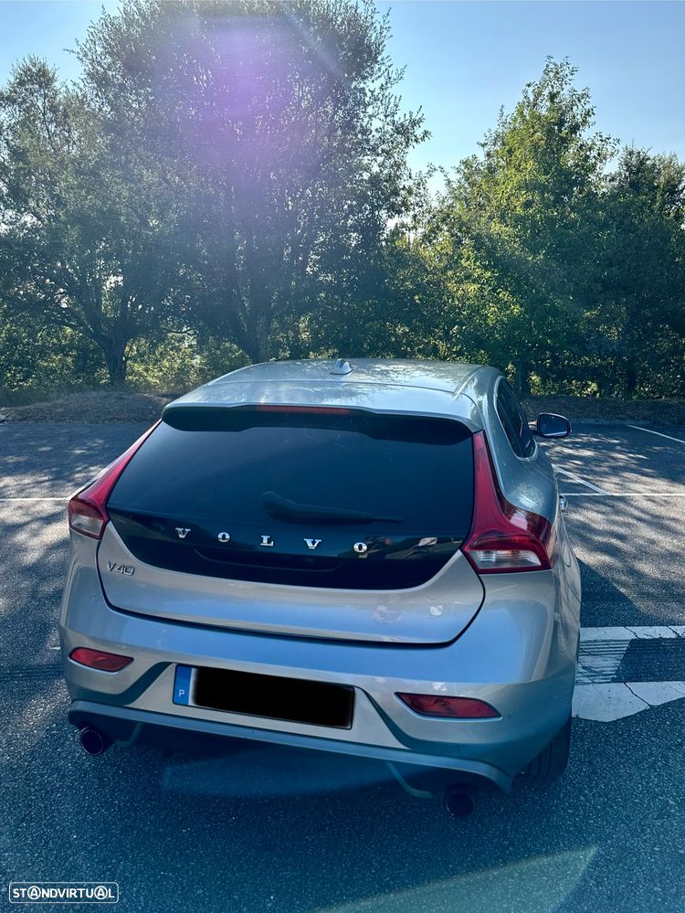Volvo V40 D2 R Design - 5