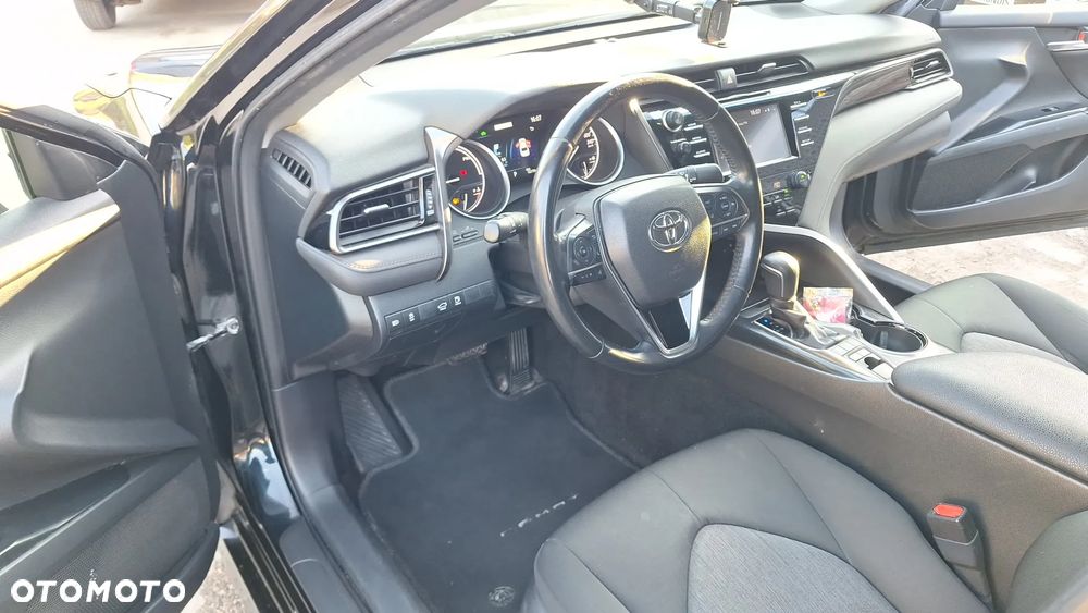 Toyota Camry - 18