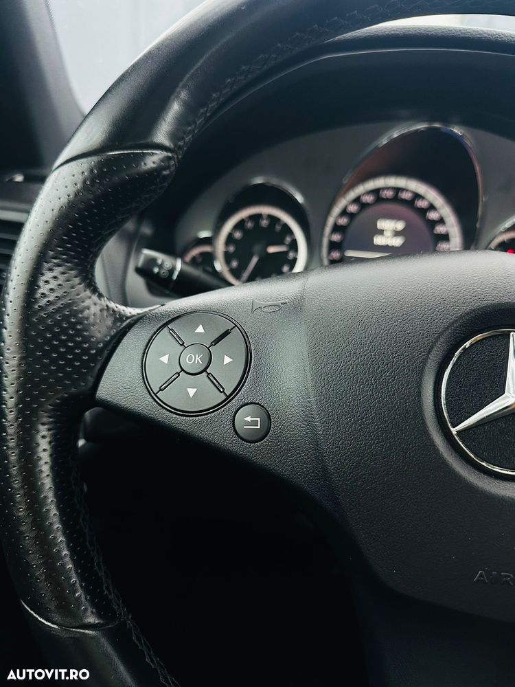 Mercedes-Benz E 220 CDI DPF BlueEFFICIENCY 7G-TRONIC Avantgarde - 26