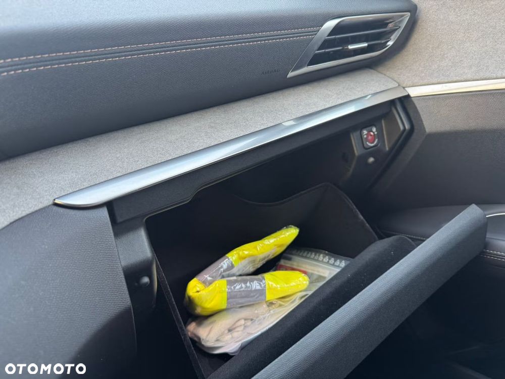 Peugeot 3008 1.6 PureTech HYbrid4 GT Line S&S EAT8 - 34