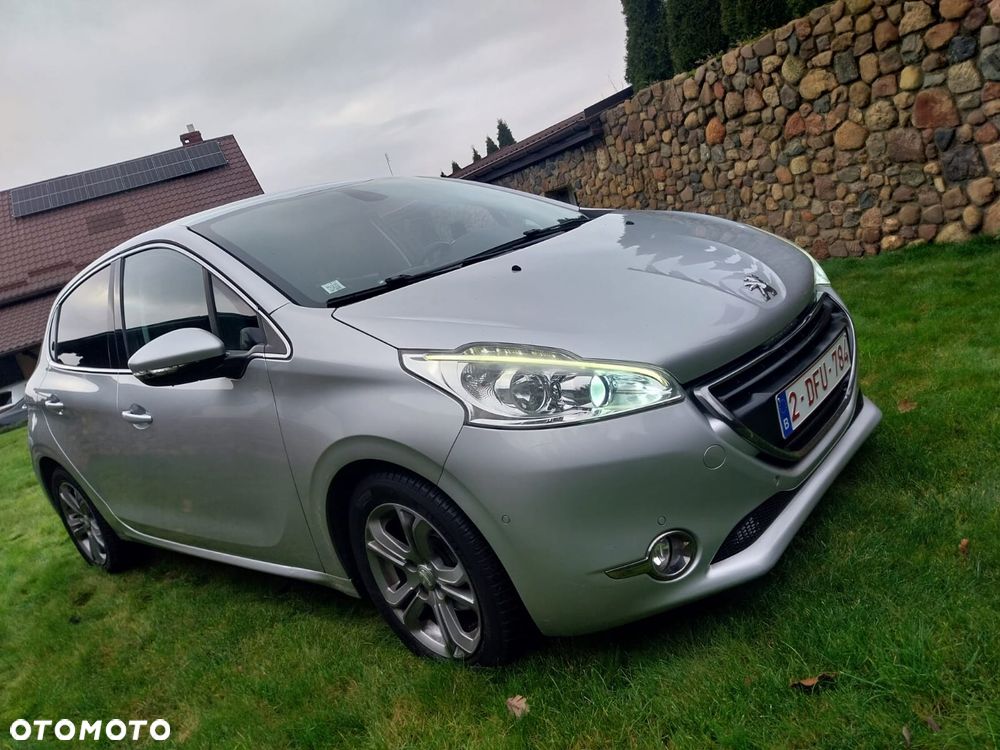 Peugeot 208 - 10
