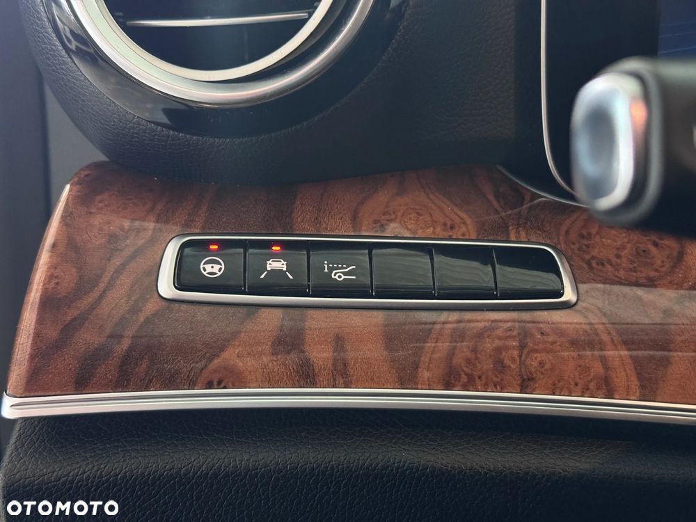 Mercedes-Benz Klasa E 300 9G-TRONIC - 25