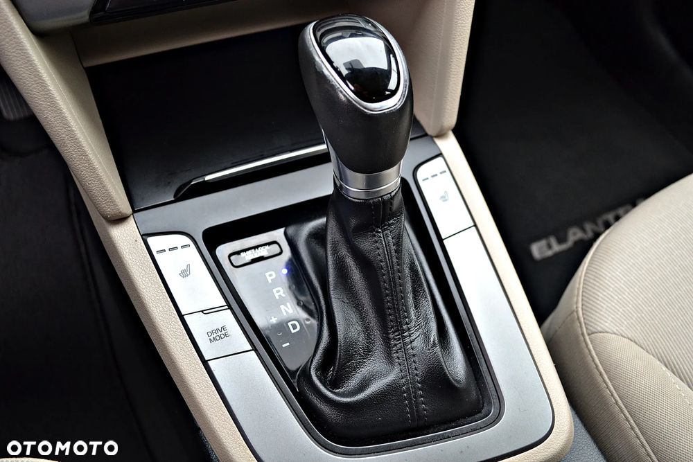 Hyundai Elantra - 37