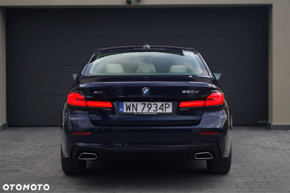 BMW Seria 5 520d xDrive - 12
