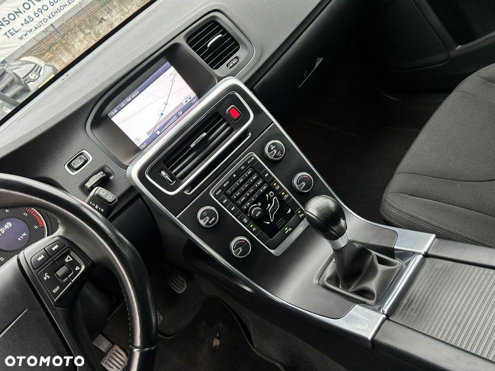 Volvo V60 D2 Momentum - 19