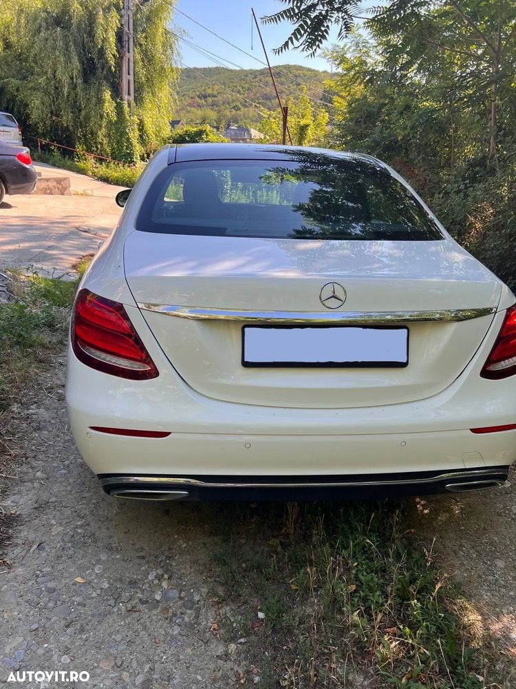 Mercedes-Benz E 220 d 4MATIC 9G-TRONIC - 5