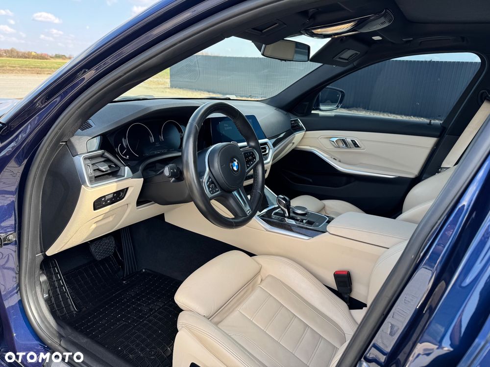 BMW Seria 3 330i M Sport - 12