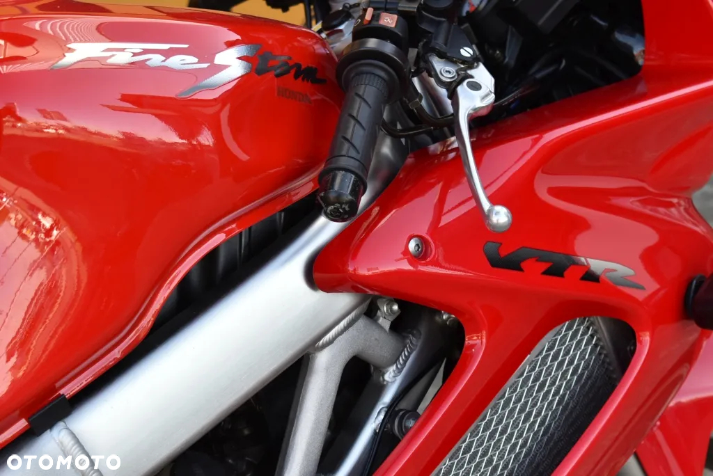 Honda VTR - 30