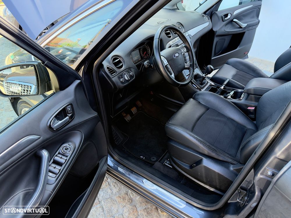 Ford S-Max 2.0 TDCi Titanium 7L - 37