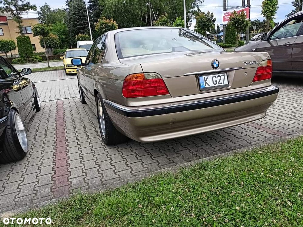 BMW Seria 7 740i - 19