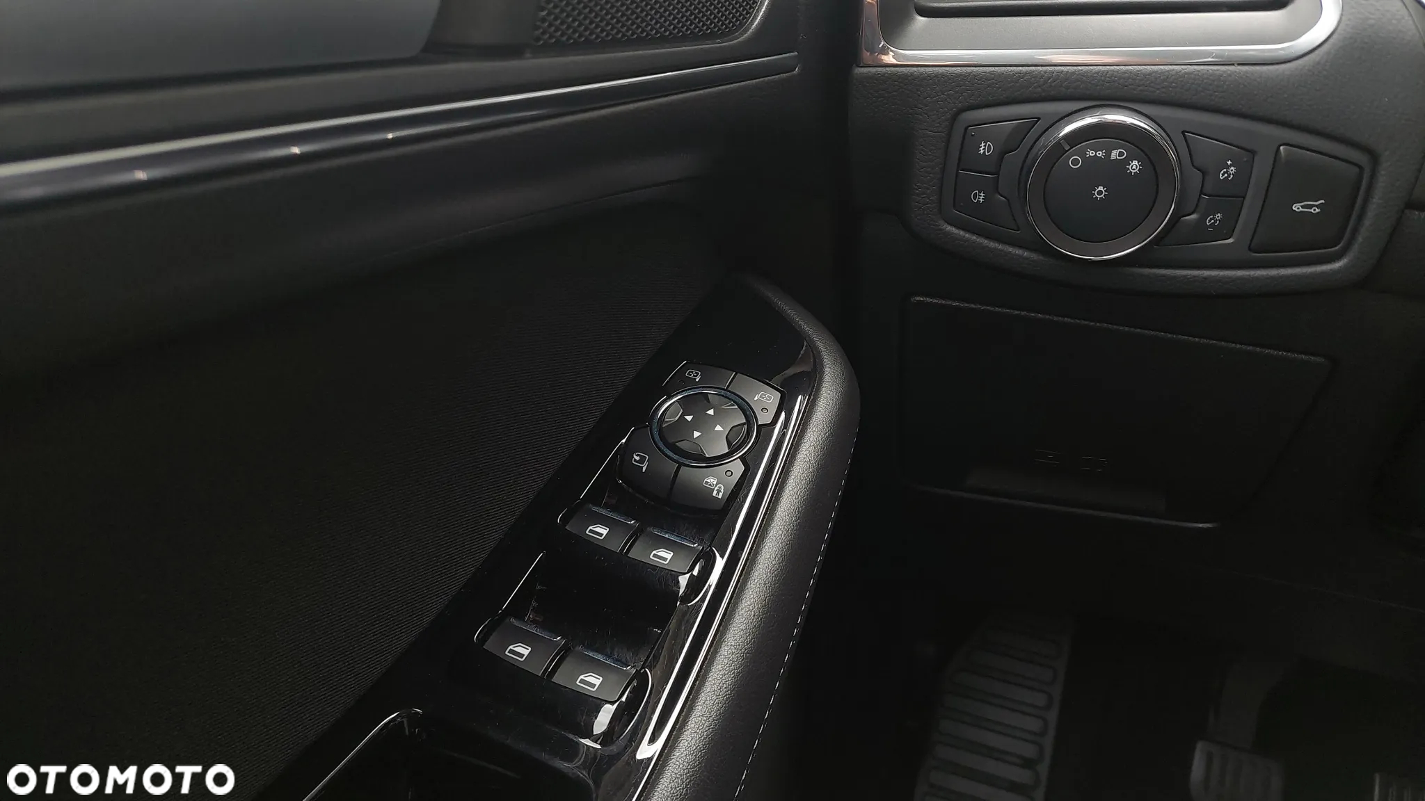 Ford Galaxy 1.5 EcoBoost Titanium - 37