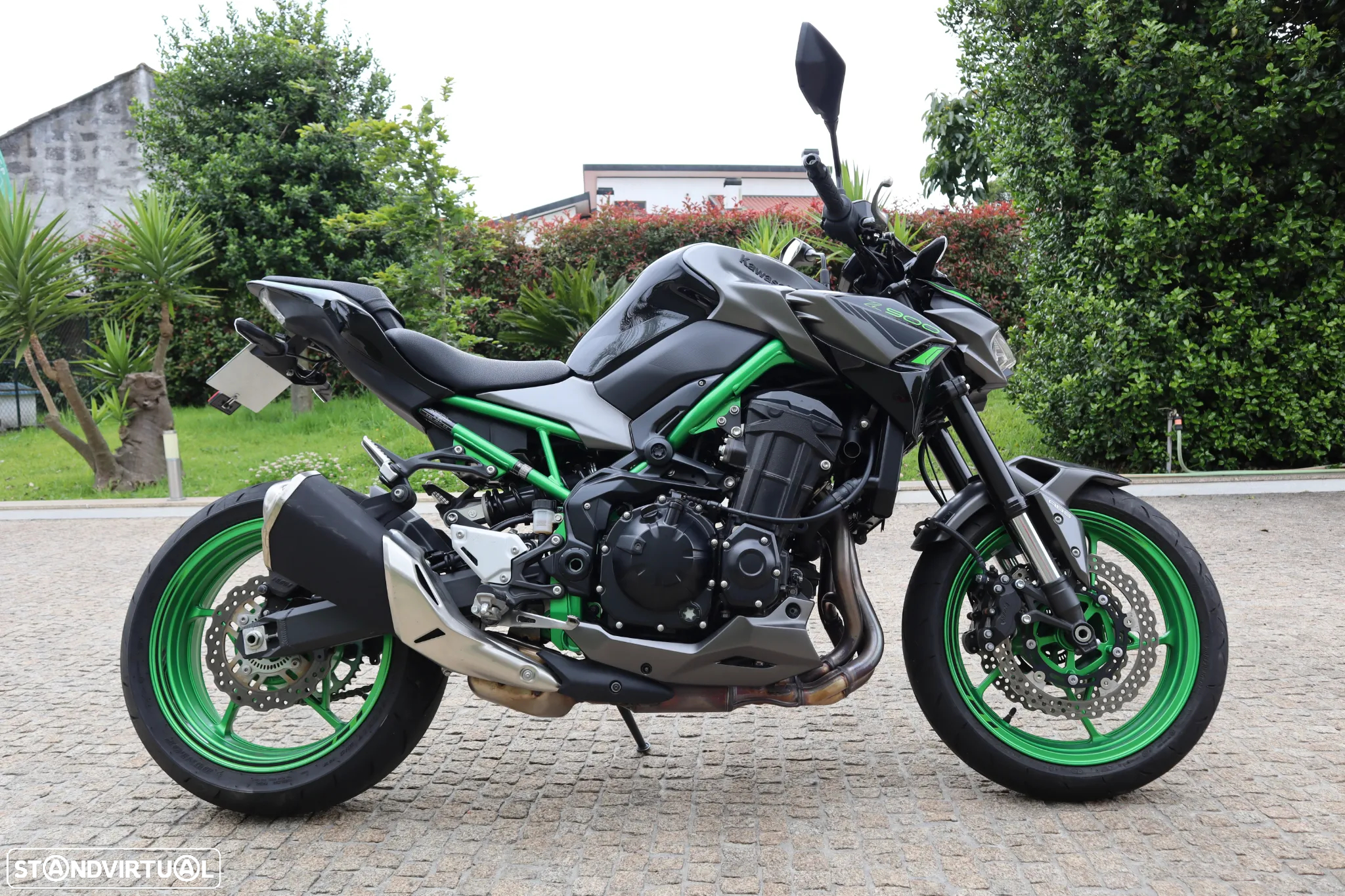 Kawasaki ZR 900F - 4