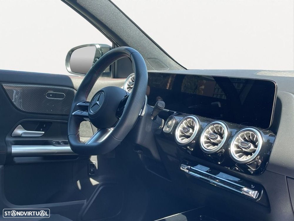 Mercedes-Benz GLA 180 d - 12