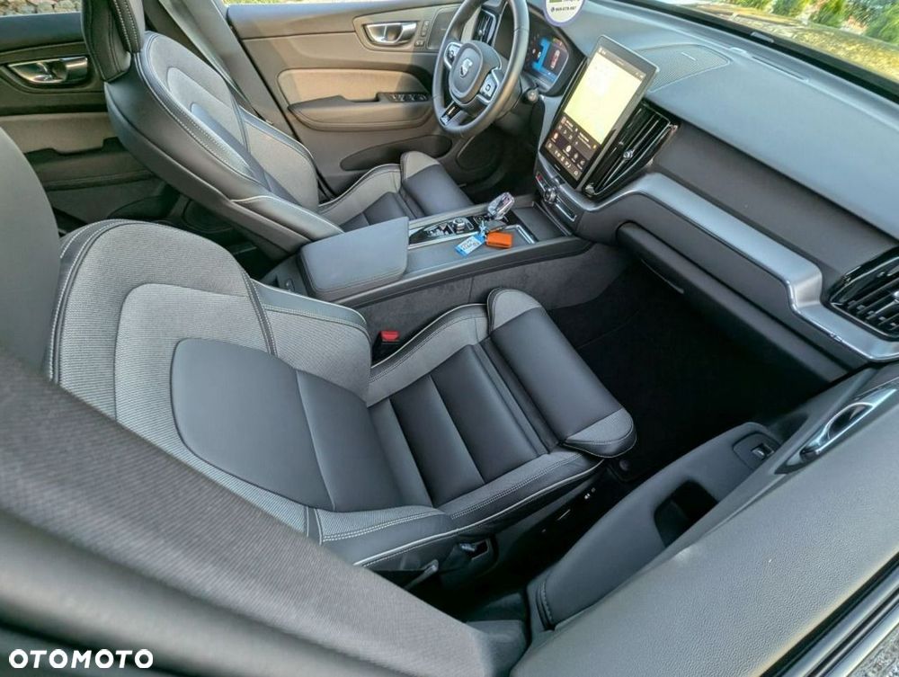 Volvo XC 60 B5 B AWD Plus Dark - 18