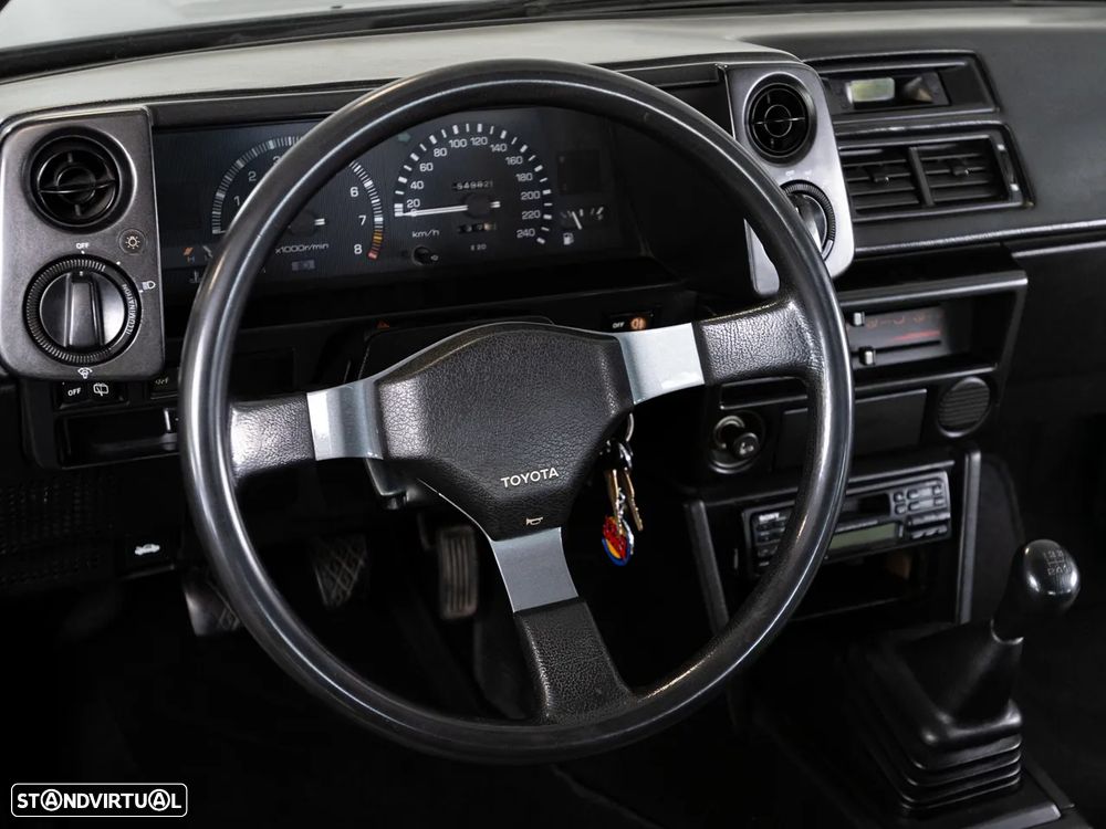 Toyota Corolla - 10