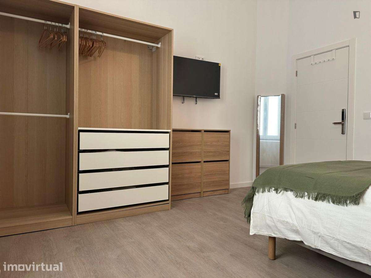 Quarto - localizado em São Sebastião Lisbon - Grande imagem: 4/14