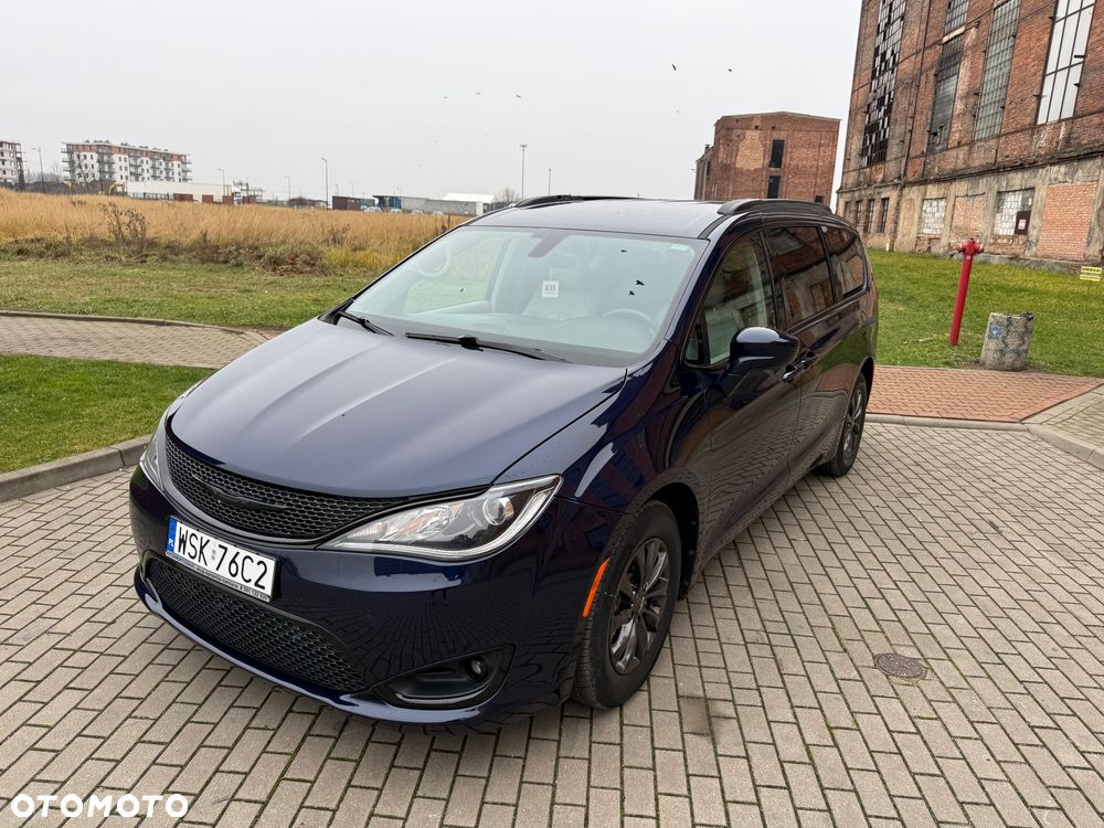 Chrysler Pacifica - 5