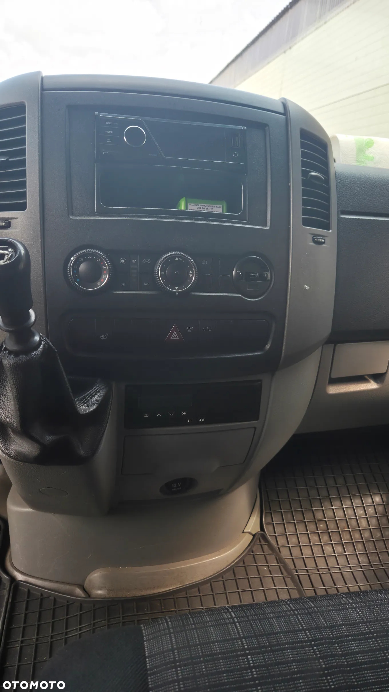 Mercedes-Benz Sprinter - 11