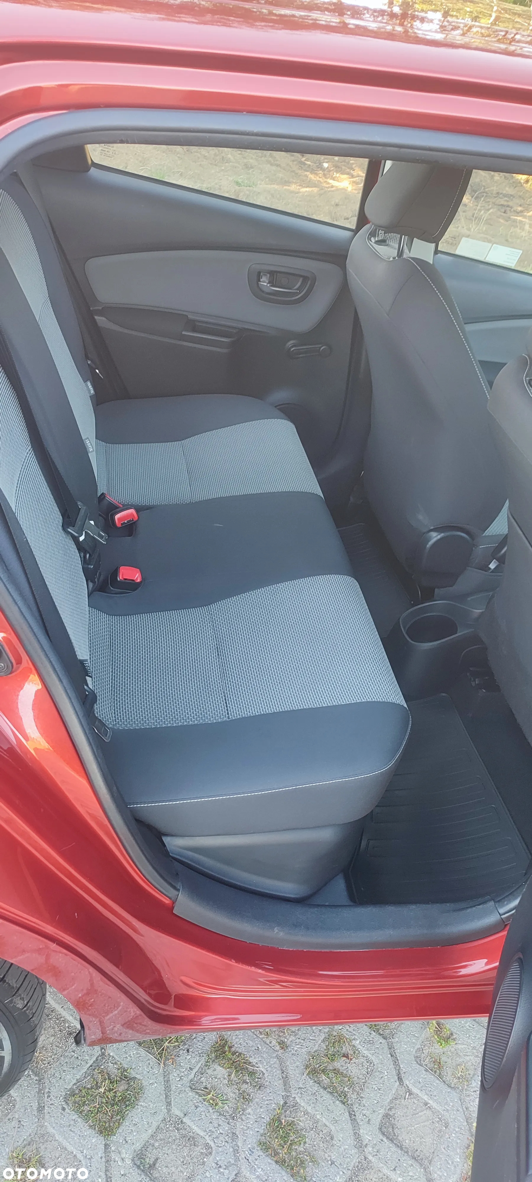 Toyota Yaris Hybrid 100 Premium - 8