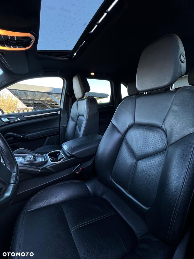 Porsche Cayenne - 26