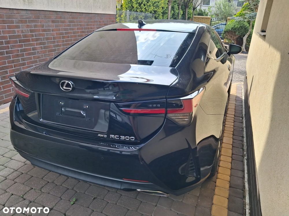 Lexus RC - 12