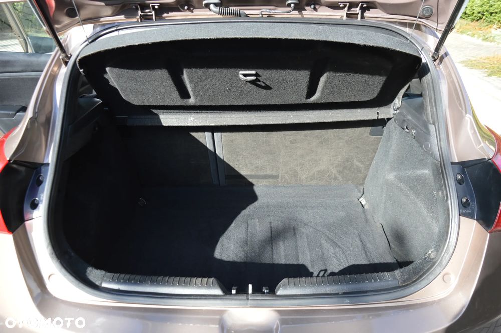 Hyundai i30 1.6 Comfort - 13