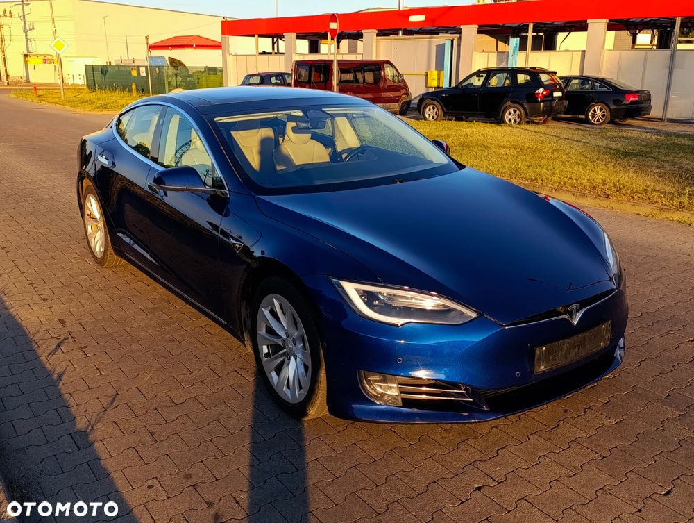 Tesla Model S - 2