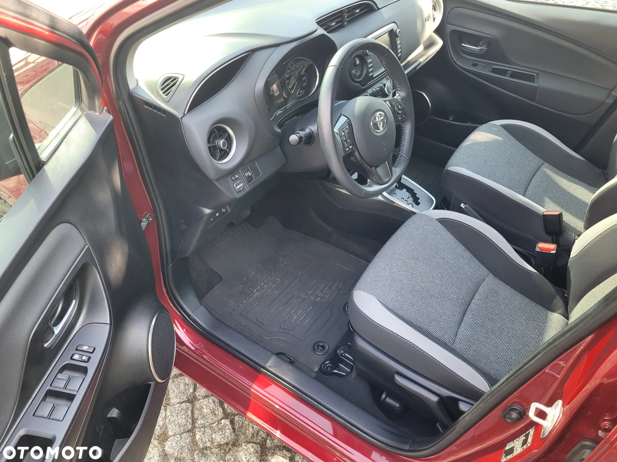 Toyota Yaris 1.5 Premium CVT - 8