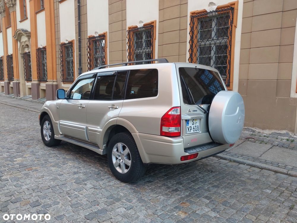 Mitsubishi Pajero - 2