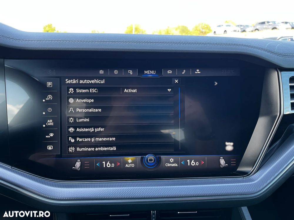 Volkswagen Touareg V6 TDI 4MOTION R-Line - 24
